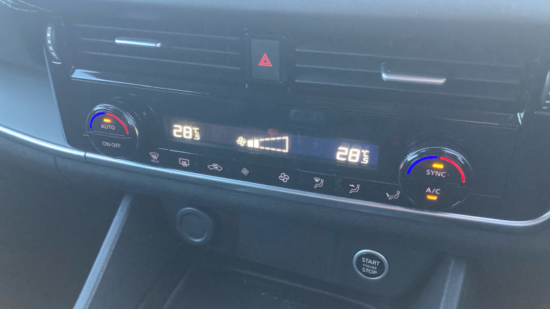 Nissan Qashqai 1.3 DiG-T MH Acenta Premium 5dr Petrol Hatchback